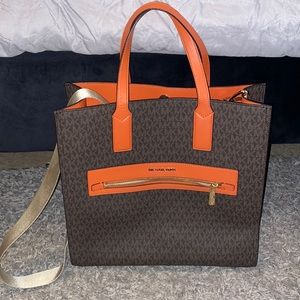 Michael Kors hand bag (New) in great condition